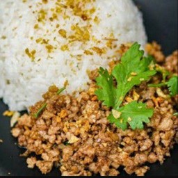 ข้าวหมูสับทอดกระเทียมพริกไทย