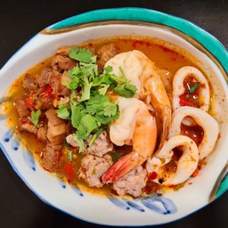 ก๋วยเตี๋ยวบะเต็งต้มยำทะเลพริกสด