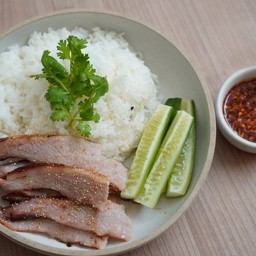 ข้าวหน้าคอหมูย่างจิ้มแจ่ว