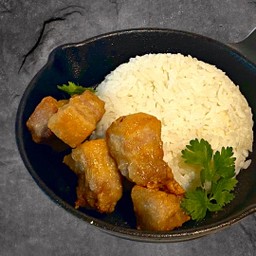 หมูสามชั้นทอดน้ำปลาราดข้าว