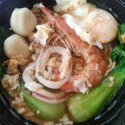 ไก่ทอดน้ำปลา&ยำพาเพลิน แม่โจ้