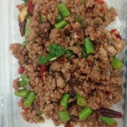 ข้าวราดกระเพราแหนม+หมูสับ (ฟรีผัก เลือกได้ค่ะ)