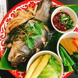 ปลานิลนึ่ง ผักลวกจิ้มแจ่วปลาร้า
