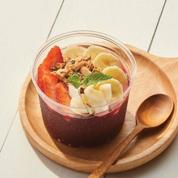 อาซาอีเสิร์ฟพร้อมสตรอว์เบอร์รี่และกล้วย