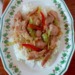 ไก่ผัดพริกหยวก