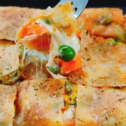 โรตีพิสซ่าสลัดชีส