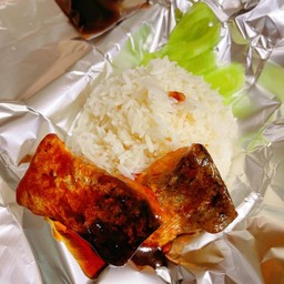 ข้าวปลาแซลมอนย่าง ซอสทงคัทซึ