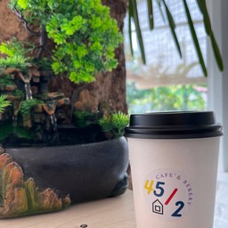 45/2 Café