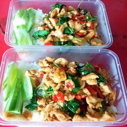 ข้าวกะเพราไก่ 2 กล่อง