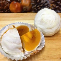 เปี๊ยะมันส้มไข่เค็ม ( ลูกใหญ่ )