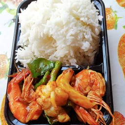 ข้าวและพริกแกงกุ้งและหมู