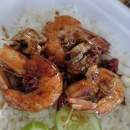 ข้าวกุ้งทอดกระเทียม