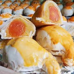 เปี๊ยะทุเรียนไข่เค็ม ( ลูกใหญ่ )