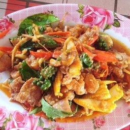 ผัดเผ็ดจรเข้