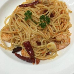 สปาเก๊ตตี้กุ้งผัดพริกแห้ง