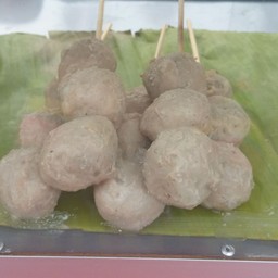 เจ๊ปลา ลูกชิ้นปิ้ง