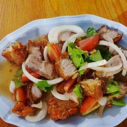 ยำหมูกรอบ