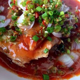 ยำปลากระป๋องราดข้าว