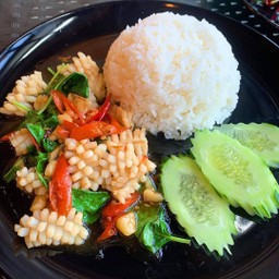 กระเพราปลาหมึก