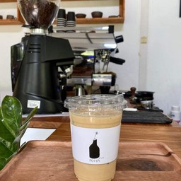 Cold Brew with Milk (โคล์ด บรูว์ นม)