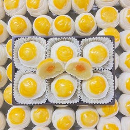 เปี๊ยะถั่วเหลืองไข่เค็มลูกเล็ก ( กล่อง 6 ลูก )