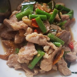 หมูผัดกะปิ