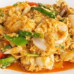 ปลาหมึกผัดผงกะหรี่