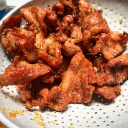 หมูทอดกระเทียม