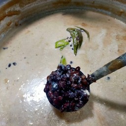 ข้าวเหนียวถั่วดำ