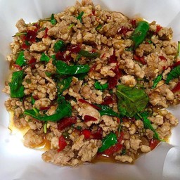 ผัดกระเพรา (กับข้าว)