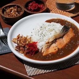 ข้าวแกงกะหรี่สเต็กแซลมอน