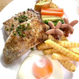 สเต็กพริกไทยดำรวมมิตร  Mixed grill steak