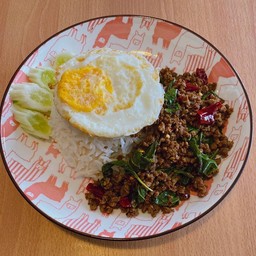 กะเพราโบราณสูตรพริกแห้ง เจ๊หญิง