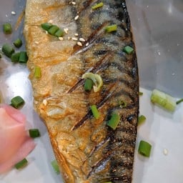 ข้าวหน้าปลาซาบะย่างเกลือ