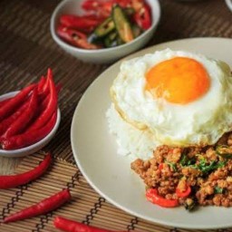 กะเพราจัดจ้านในย่านนี้