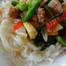 ข้าวราดผัดผักรวม