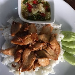 ข้าวไก่ทอดน้ำปลา