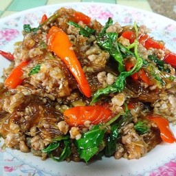 กะเพราหมูสับวุ้นเส้น