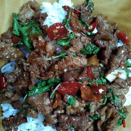 ผัดกระเพราเนื้อชิ้น