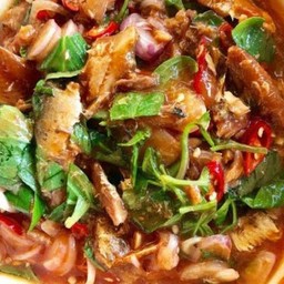 ผัดกระเพราปลากระป๋อง