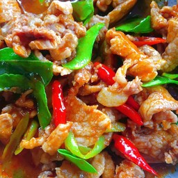 ผัดพริกเผาราดข้าว