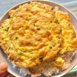 ไข่เจียวเพียวๆราดข้าว