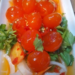 ยำไข่แดง
