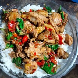 ผัดกระเพาหมูชิ้น