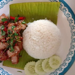 ผัดกระเพราหมูกรอบ