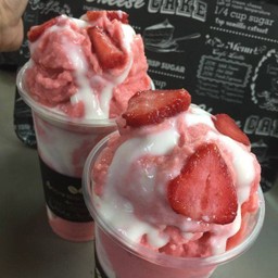 สตอเบอรีโยเกิร์ต🍓