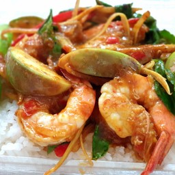 ข้าวผัดเผ็ดพริกแกงใต้กุ้ง