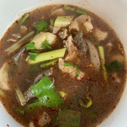 ต้มแซ่บเครื่องในเนื้อ