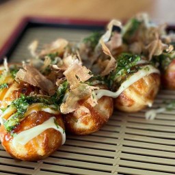 โมจิครีมชีสผลไม้สด&ทาโกะยากิ เพชรบูรณ์