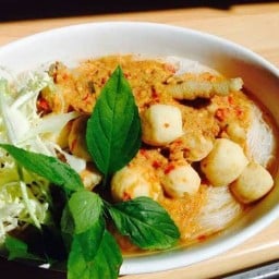 ขนมจีนน้ำยากะทิ & สุกี้โรล น้องอ้วนหมี สาขาขามใหญ่